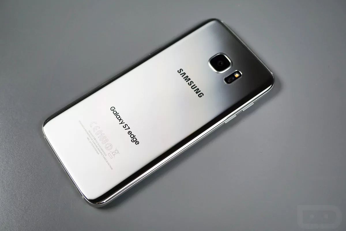 GALAXY-S7-EDGE-SILVER-10.jpg