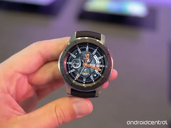 Trên tay Galaxy Watch: tên mới, 2 kích thước, nhiều tuỳ chọn màu, tính năng nổi bật