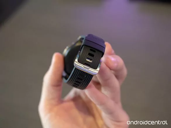 Trên tay Galaxy Watch: tên mới, 2 kích thước, nhiều tuỳ chọn màu, tính năng nổi bật