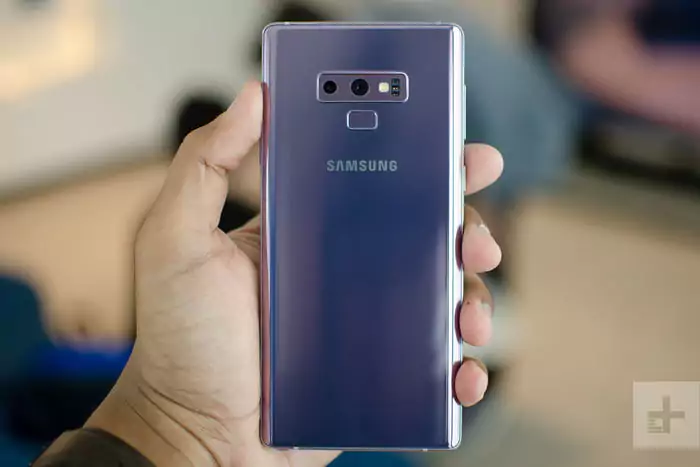 Note9-Cloud-Silver-12.jpg