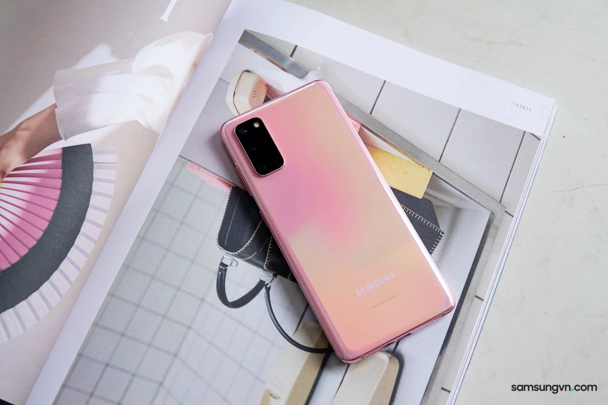 S20_Pink_Unbox_5.jpg