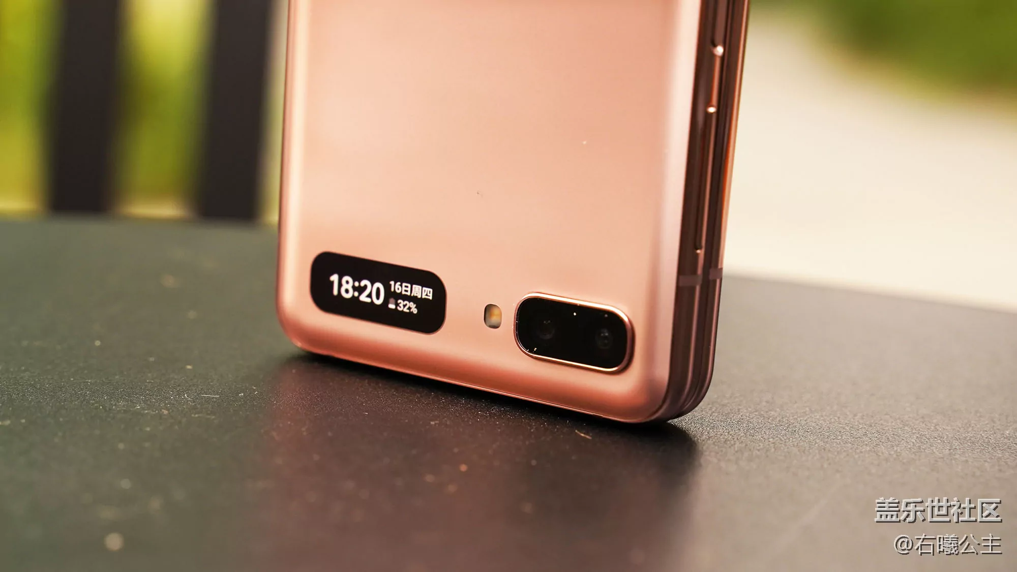 Z_Flip_5G_5.jpg