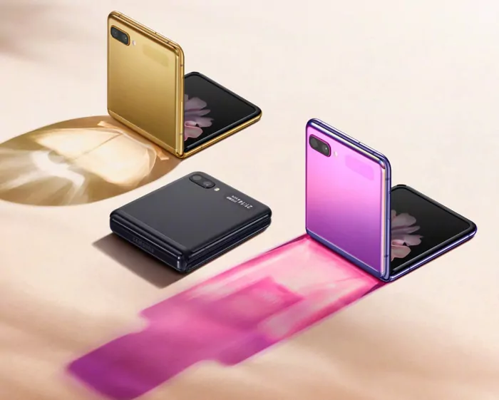 ngoai-galaxy-z-flip-va-galaxy-z-fold-2-samsung-con-dang-em-hang-mot-chiec-dien-thoai-gap-gia-re-3f1-5176609.jpg
