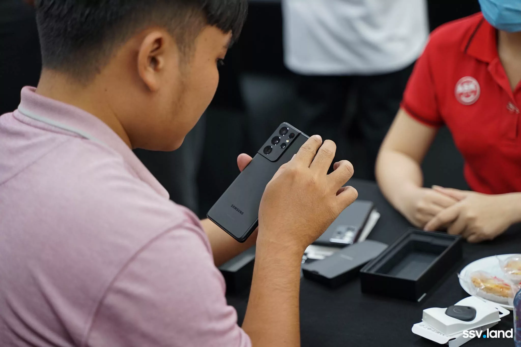 CellphoneS-mo-ban-Galaxy-S21-series-dau-tien-tai-VN-ssv.land-16.jpg