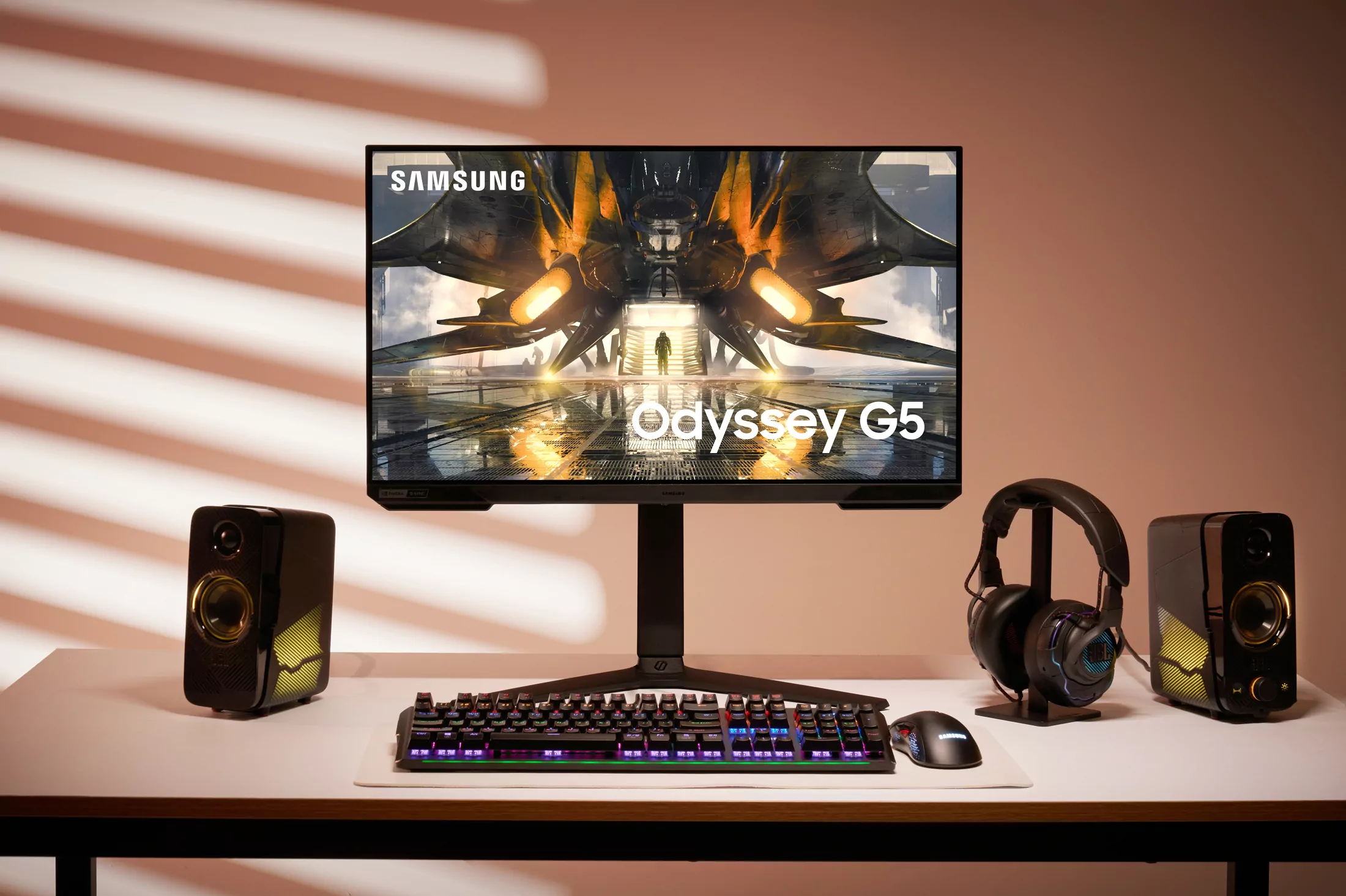 Odyssey_G5_lifestyle.jpg