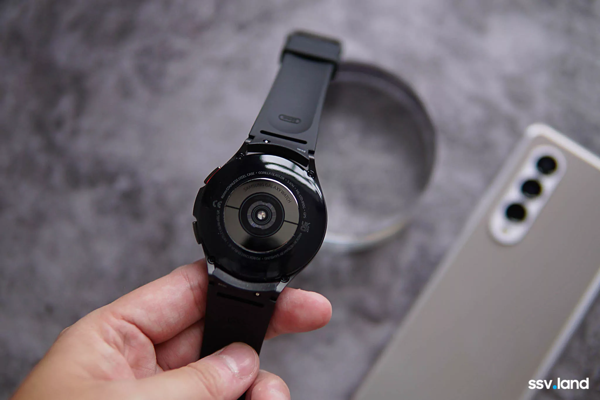 Mo-hop-Galaxy-Watch4-Classic-samsungvn.com-14.jpg