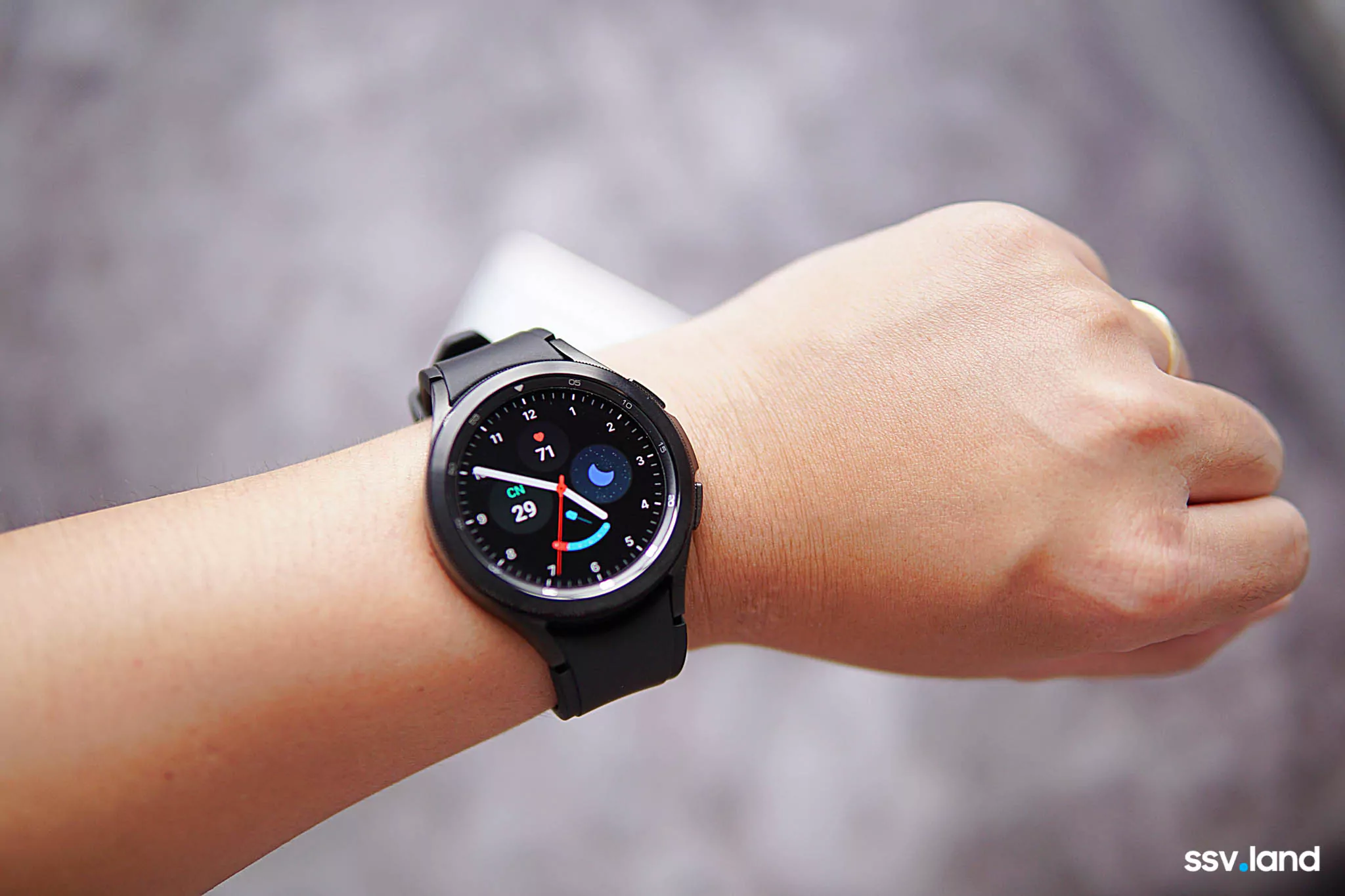 Mo-hop-Galaxy-Watch4-Classic-samsungvn.com-25.jpg
