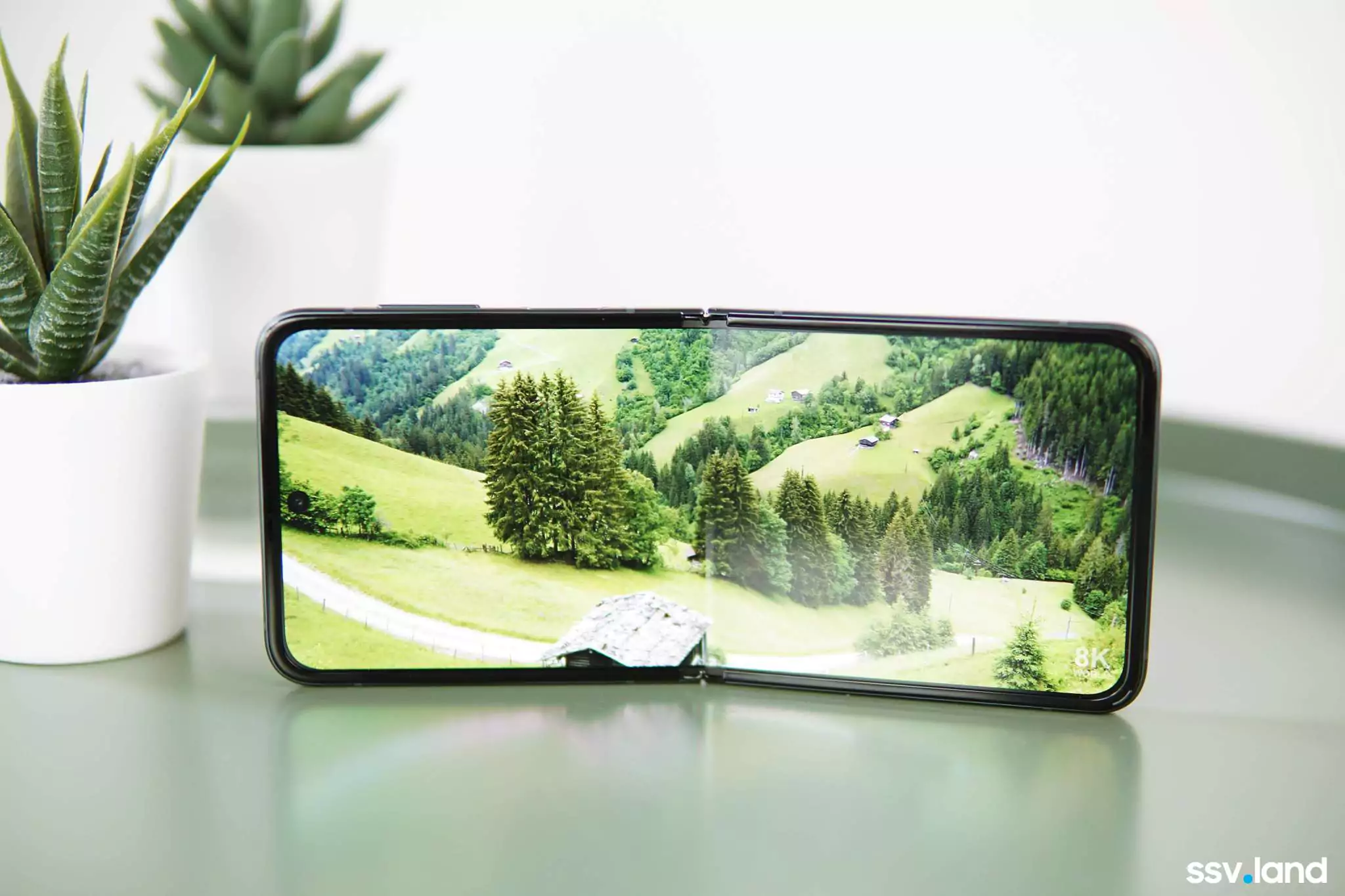 Unbox-Galaxy-Z-Flip3-samsungvn.com-24.jpg