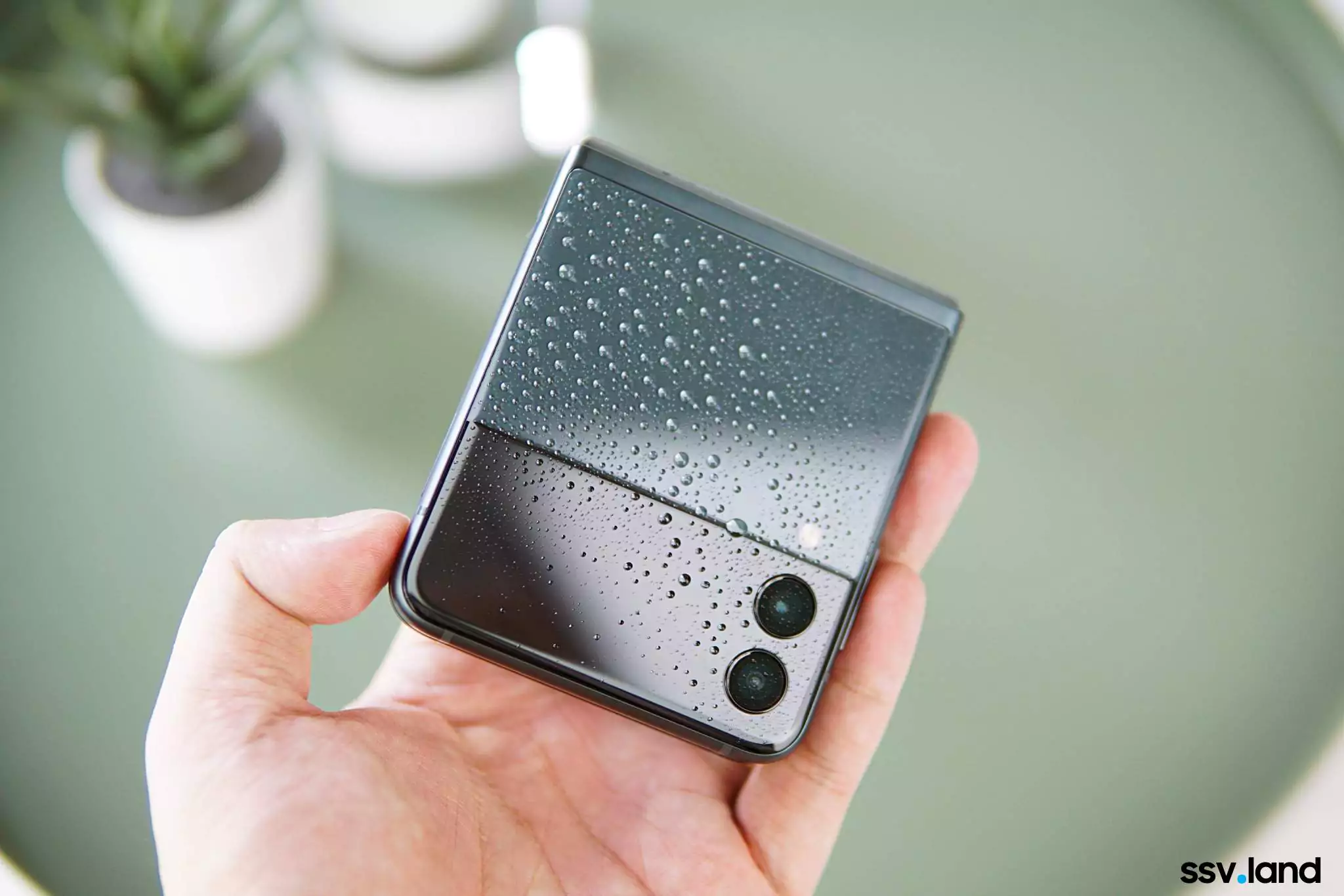 Unbox-Galaxy-Z-Flip3-samsungvn.com-26.jpg