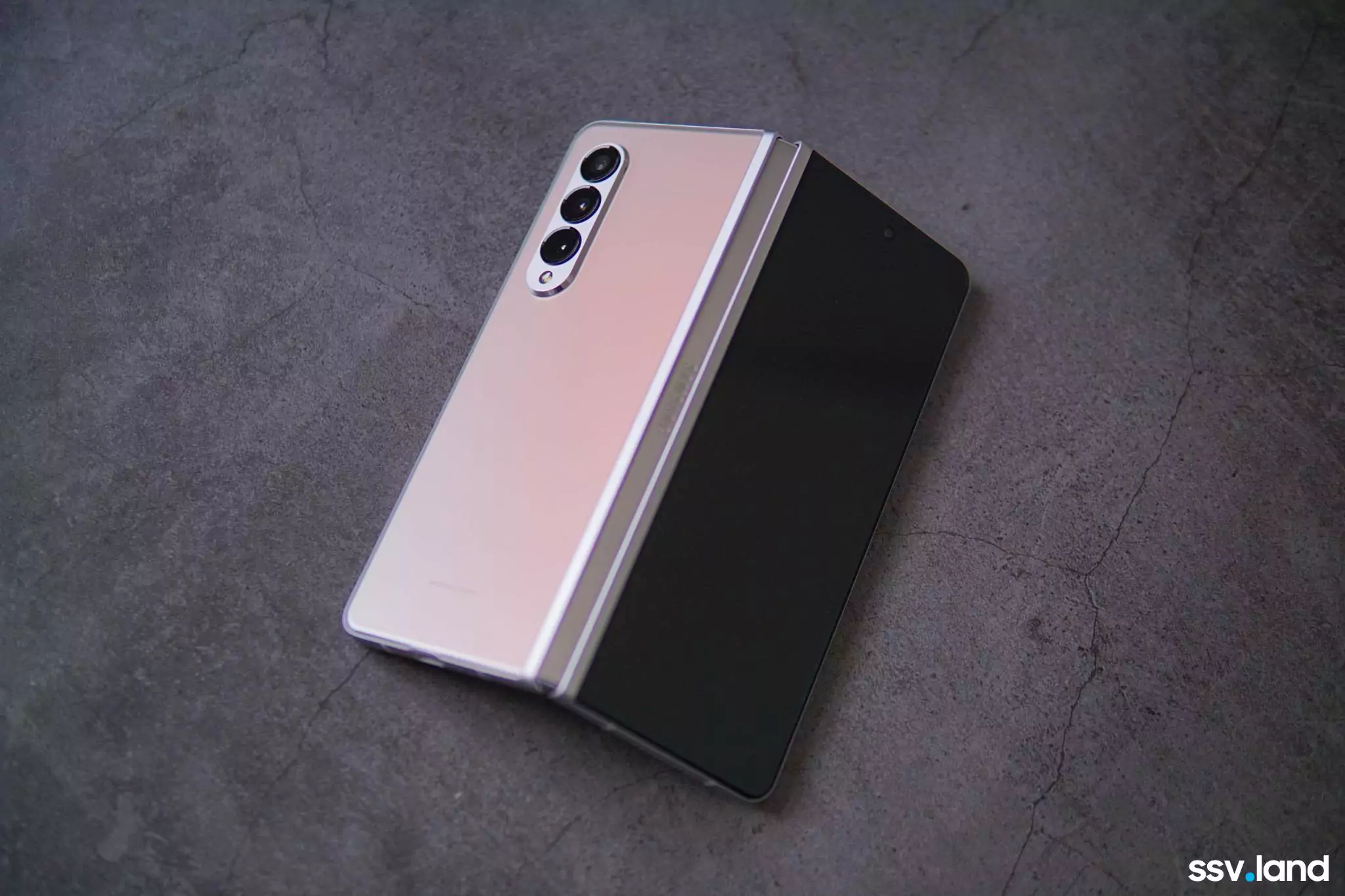 Unbox-Galaxy-Z-Fold3-samsungvn.com-11.jpg