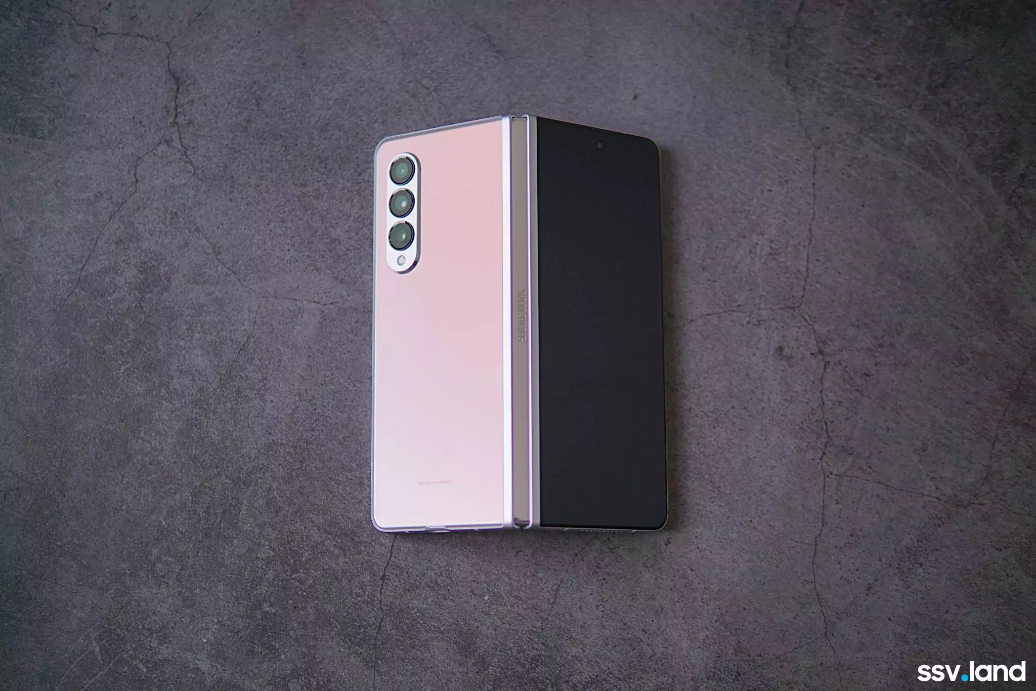 Unbox-Galaxy-Z-Fold3-samsungvn.com-12.jpg