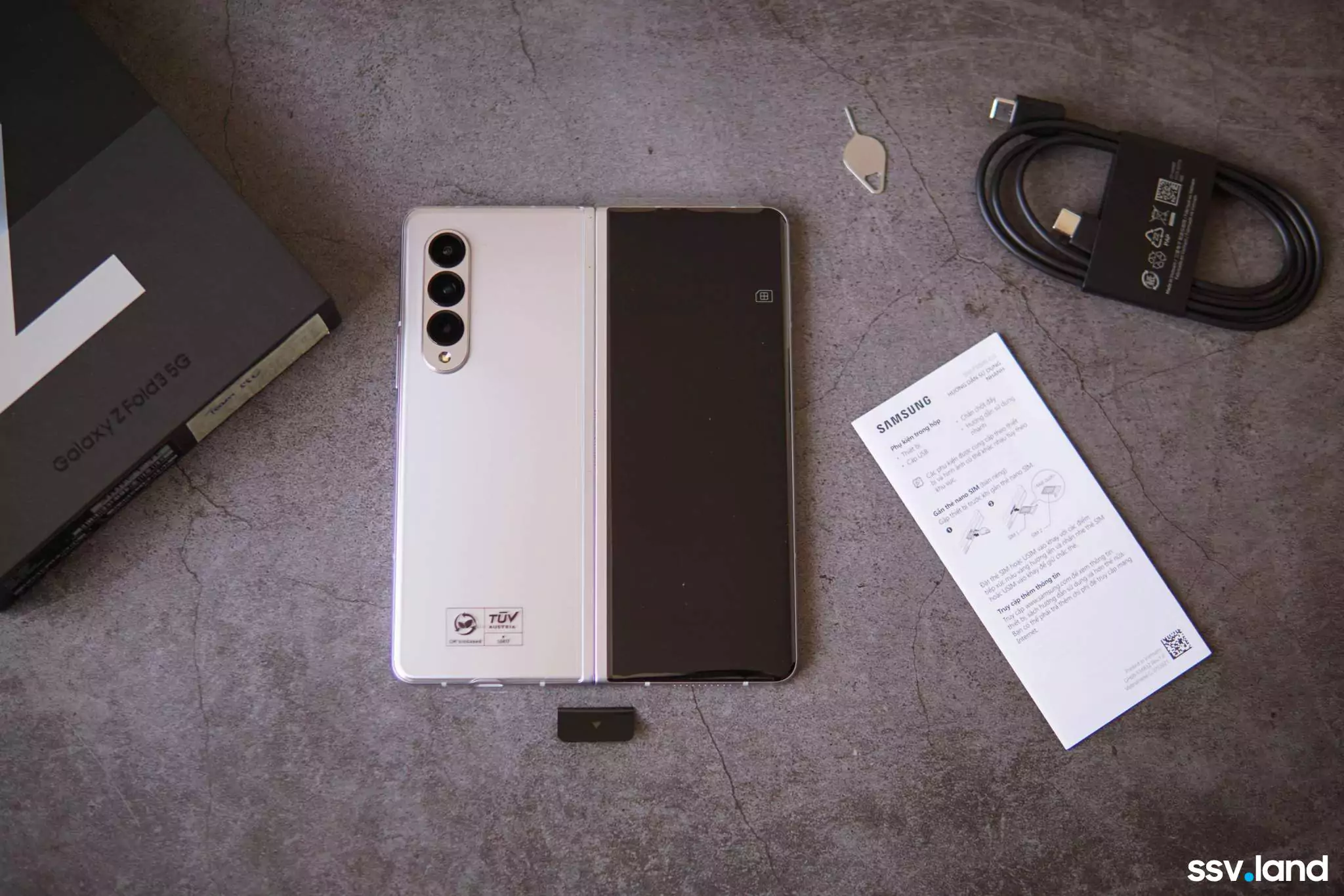 Unbox-Galaxy-Z-Fold3-samsungvn.com-4.jpg
