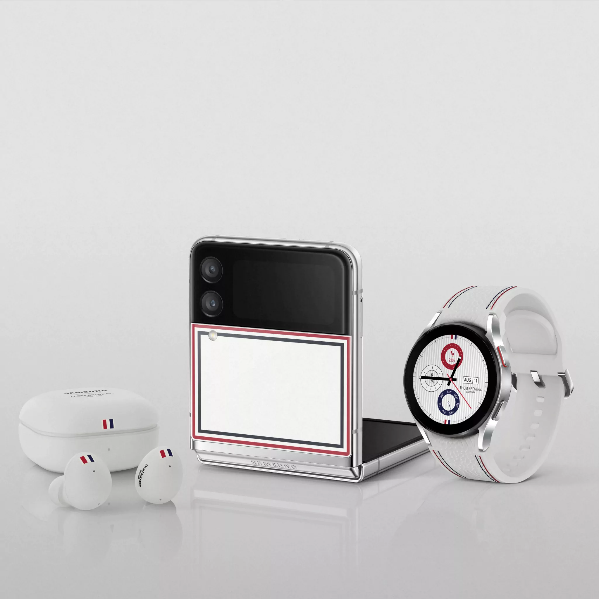 resize_06_008_thom-browne-3rd-edition_zflip3_product_family_1x1_rgb_210726_H.jpg