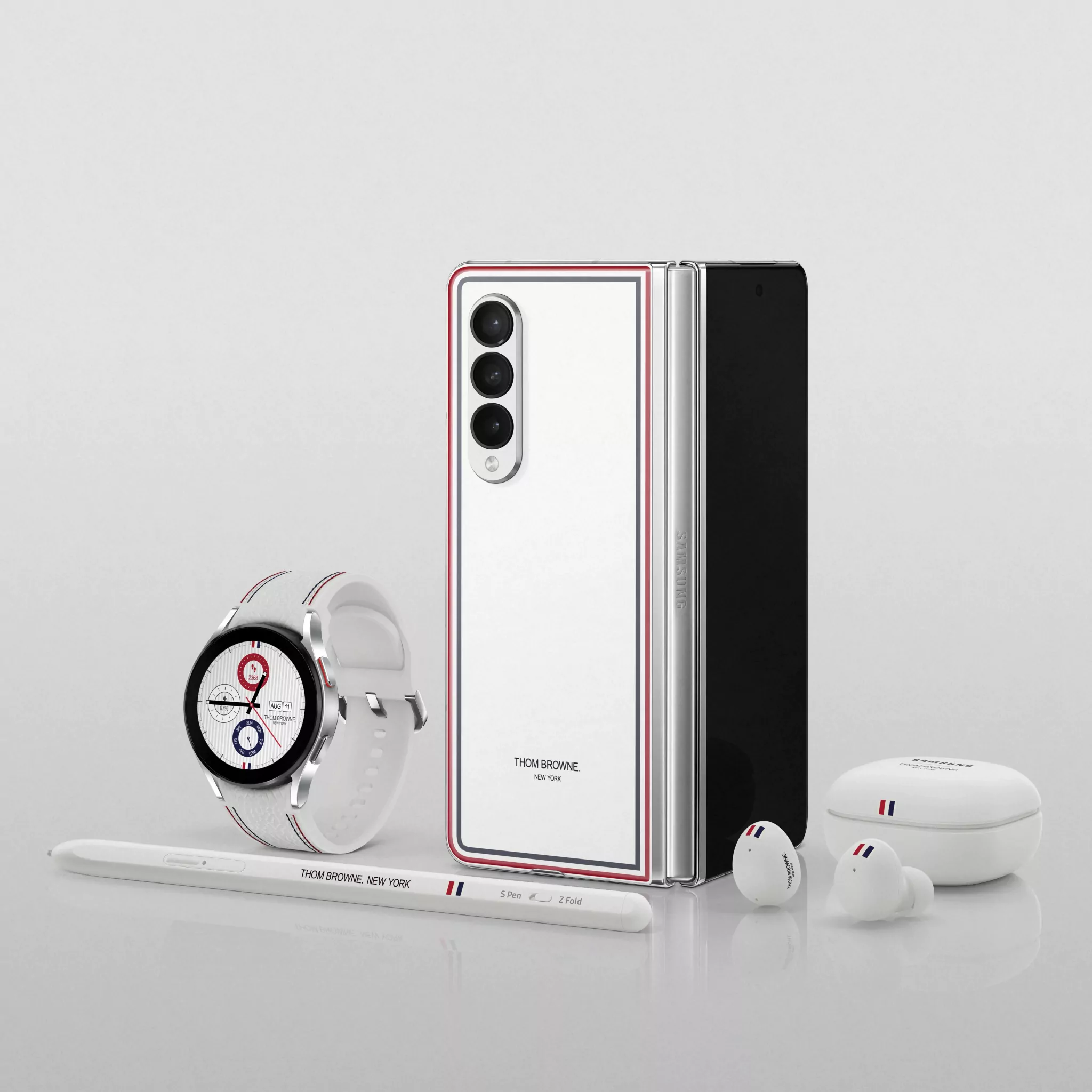 resize_07_009_thom-browne-3rd-edition_zfold3_product_family_1x1_rgb_210726_H.jpg