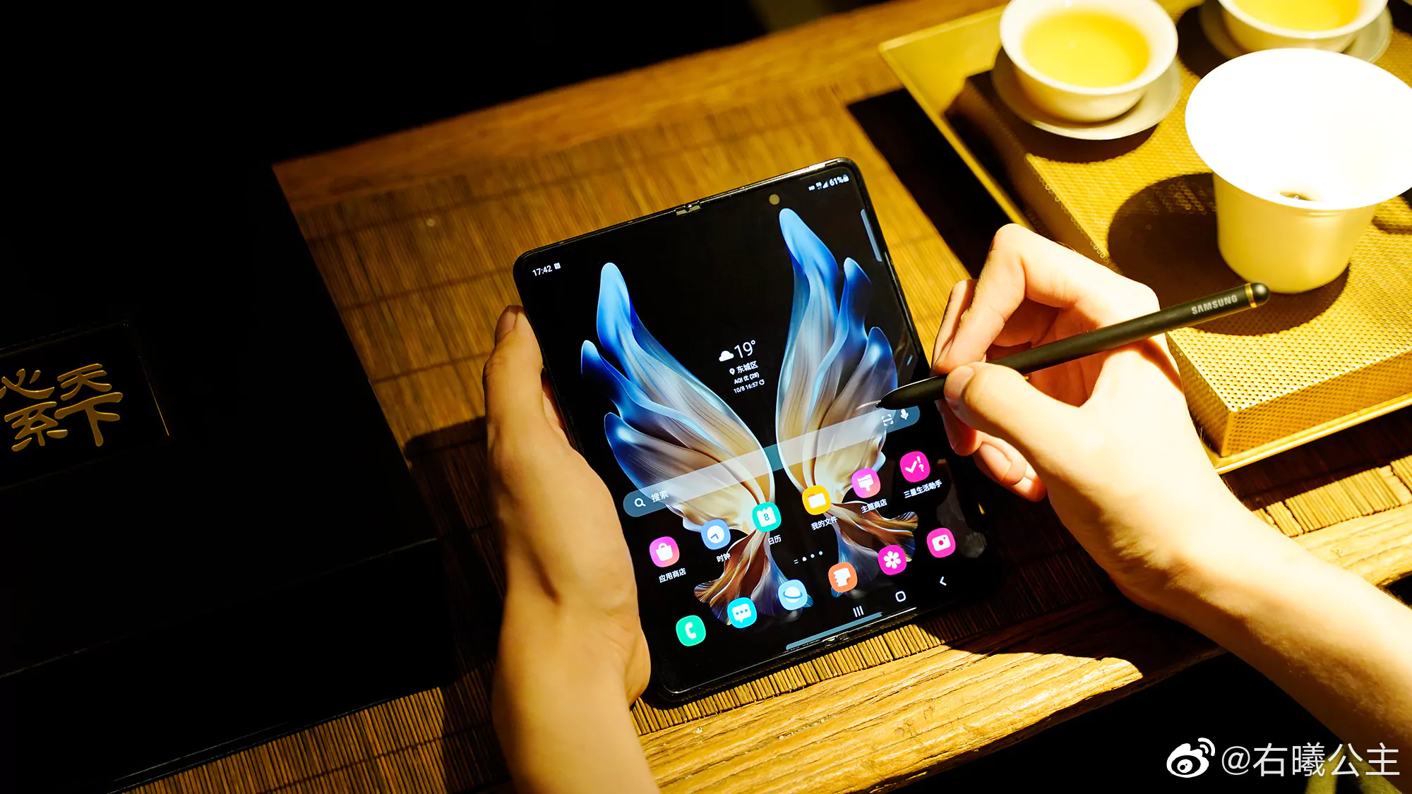 Samsung-W22-5G-Samsungvn.com-5.jpg
