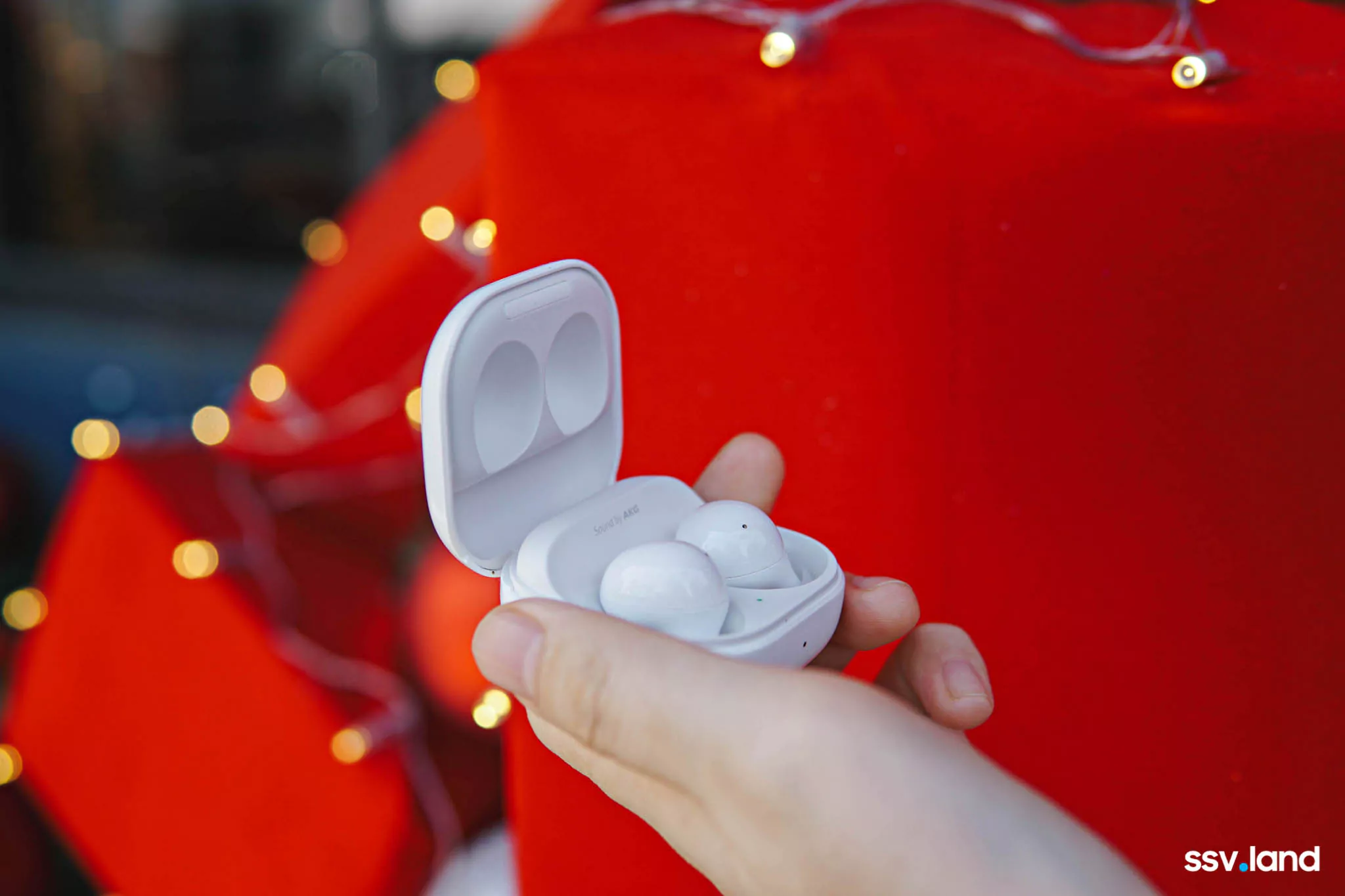 Galaxy-Buds2-Watch4-TabS7FE-Festive-1.jpg