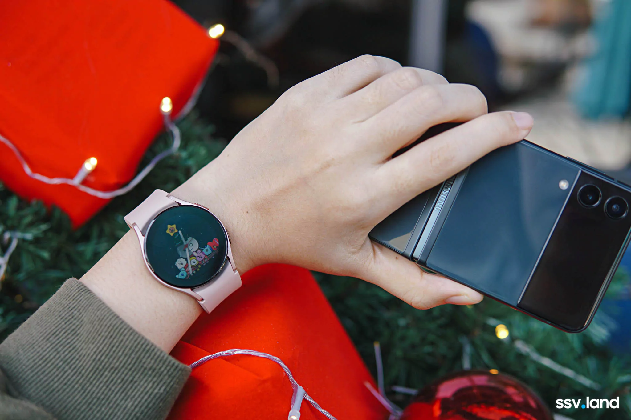 Galaxy-Buds2-Watch4-TabS7FE-Festive-4.jpg