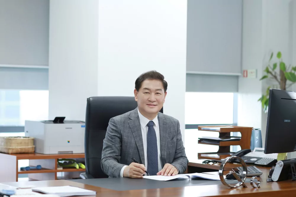 Jong-Hee-Han-samsungvn.com_.jpg