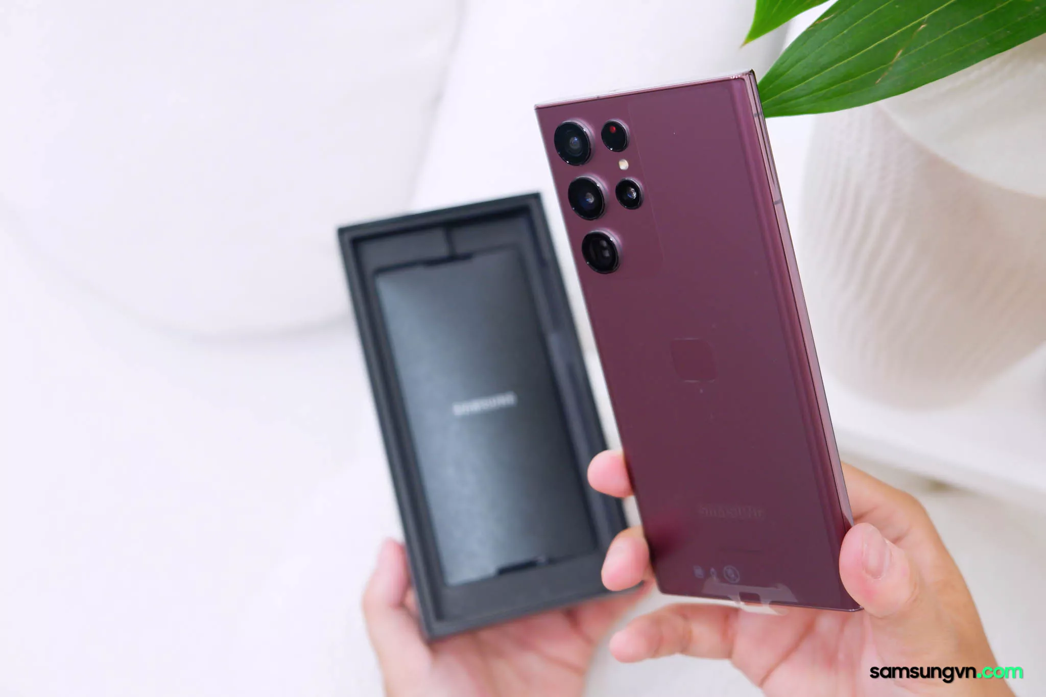 Unbox-Galaxy-S22-Ultra-samsungvn.com-7.jpg