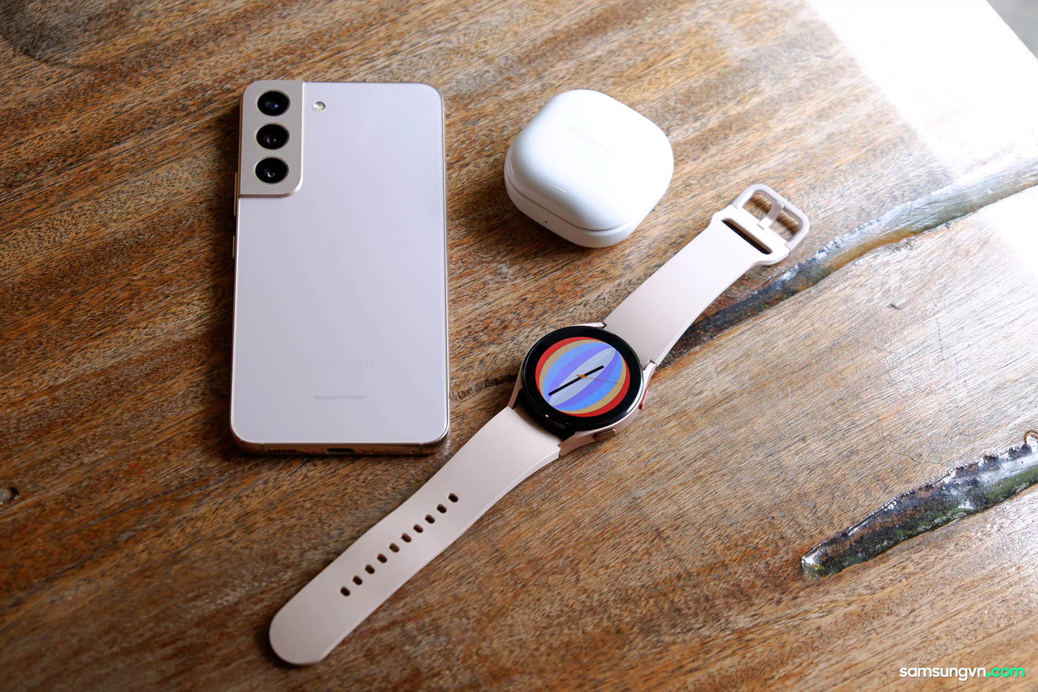 Galaxy-Watch4-Buds-and-Galaxy-S22-samsungvn.com-14.jpg