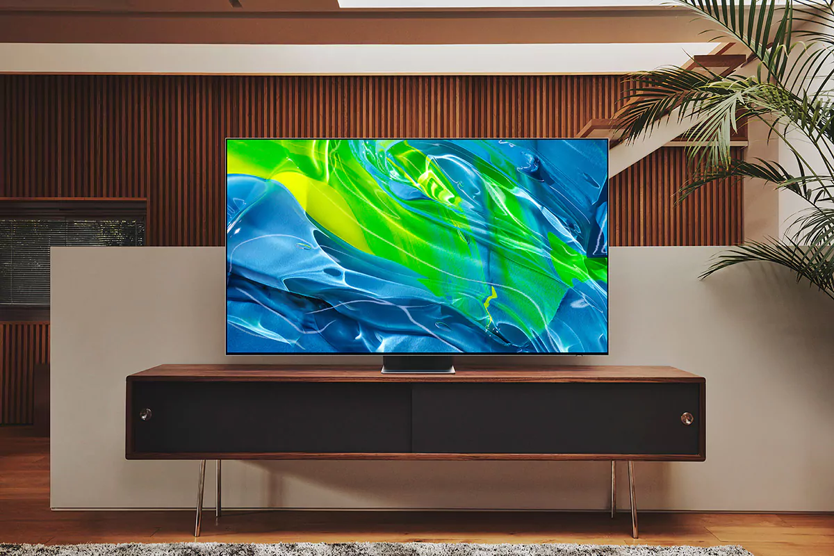Samsung-OLED-TV-S95B-Lifestyle-2.jpg