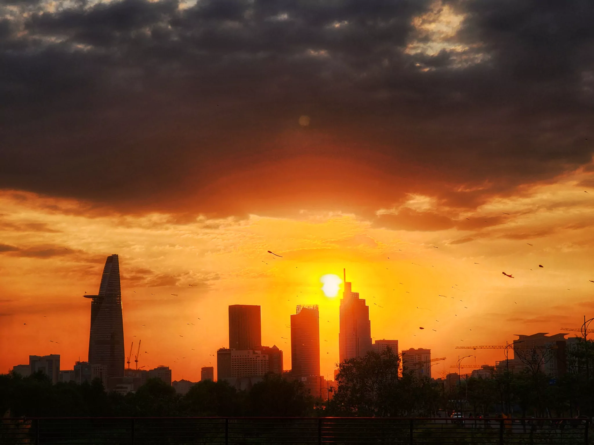 Sunset-Shot-by-Galaxy-S22-Ultra-ExpertRAW-samsungvn.com-3.jpeg