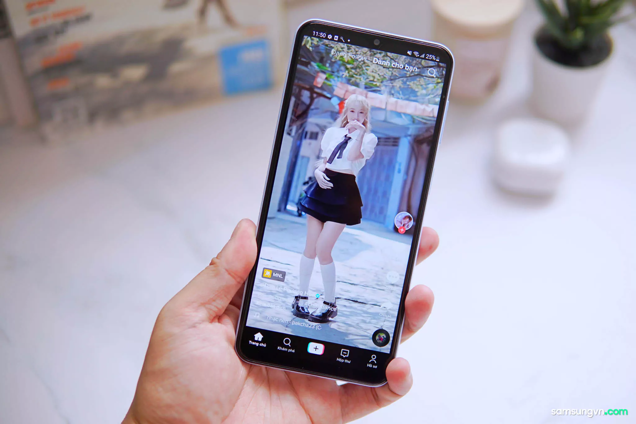 Giai-tri-voi-Galaxy-A23-samsungvn.com-1.jpg