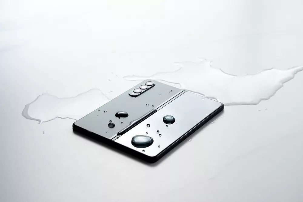 Galaxy-Z-Fold3_User-Guide_main4.jpg