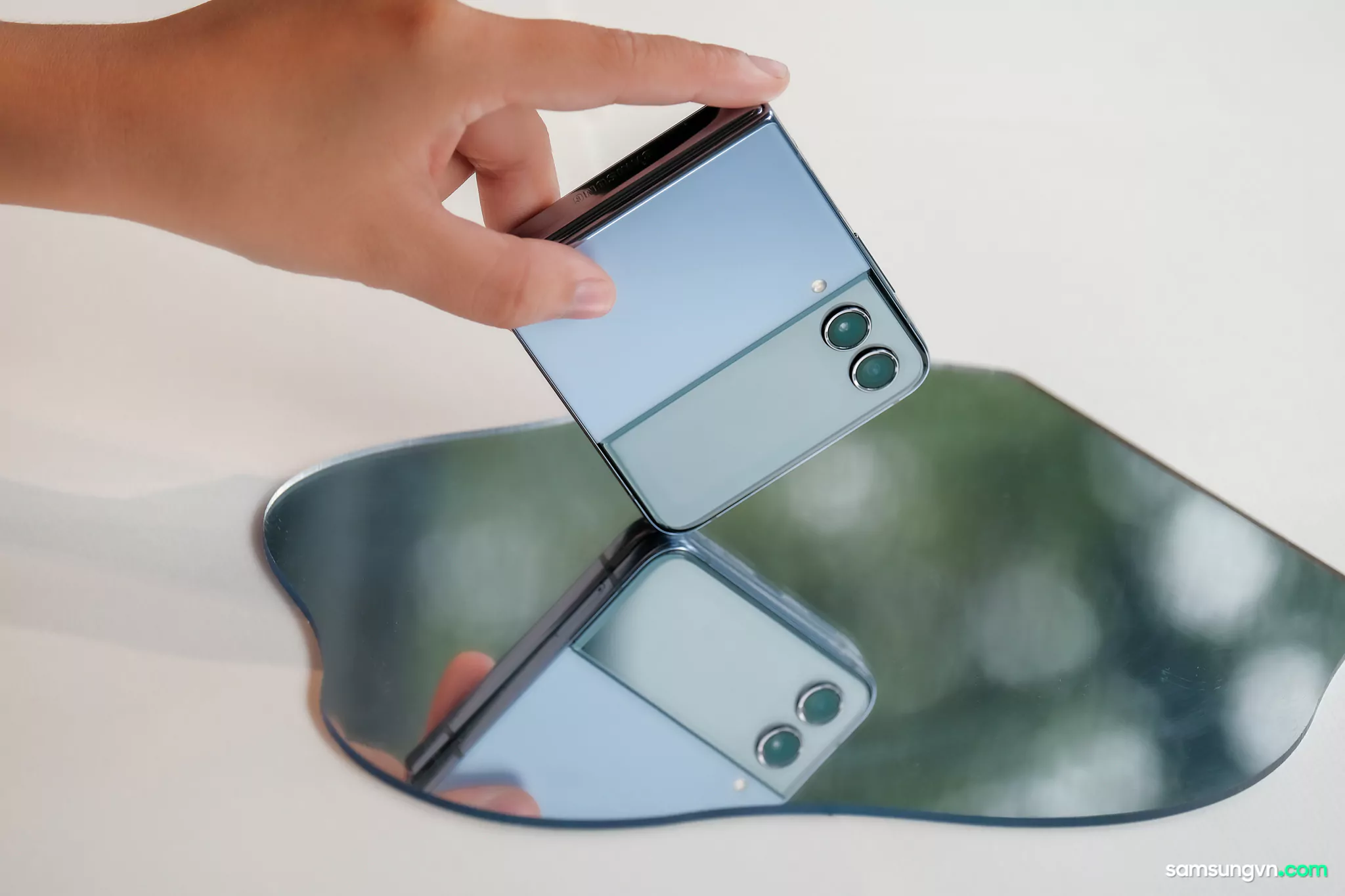 Unboxing-Galaxy-Z-Flip4-samsungvn.com-24.jpg