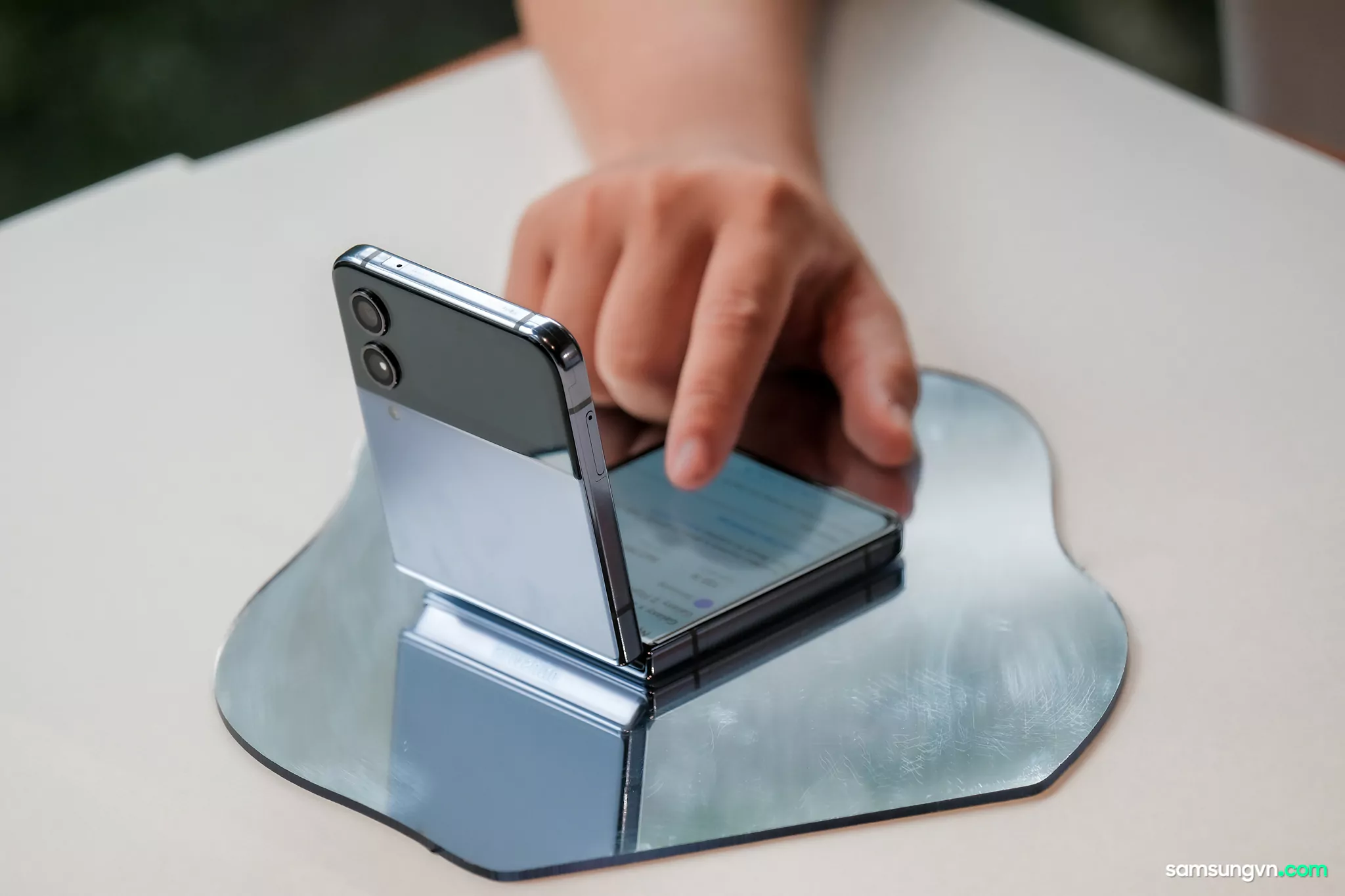 Unboxing-Galaxy-Z-Flip4-samsungvn.com-47.jpg