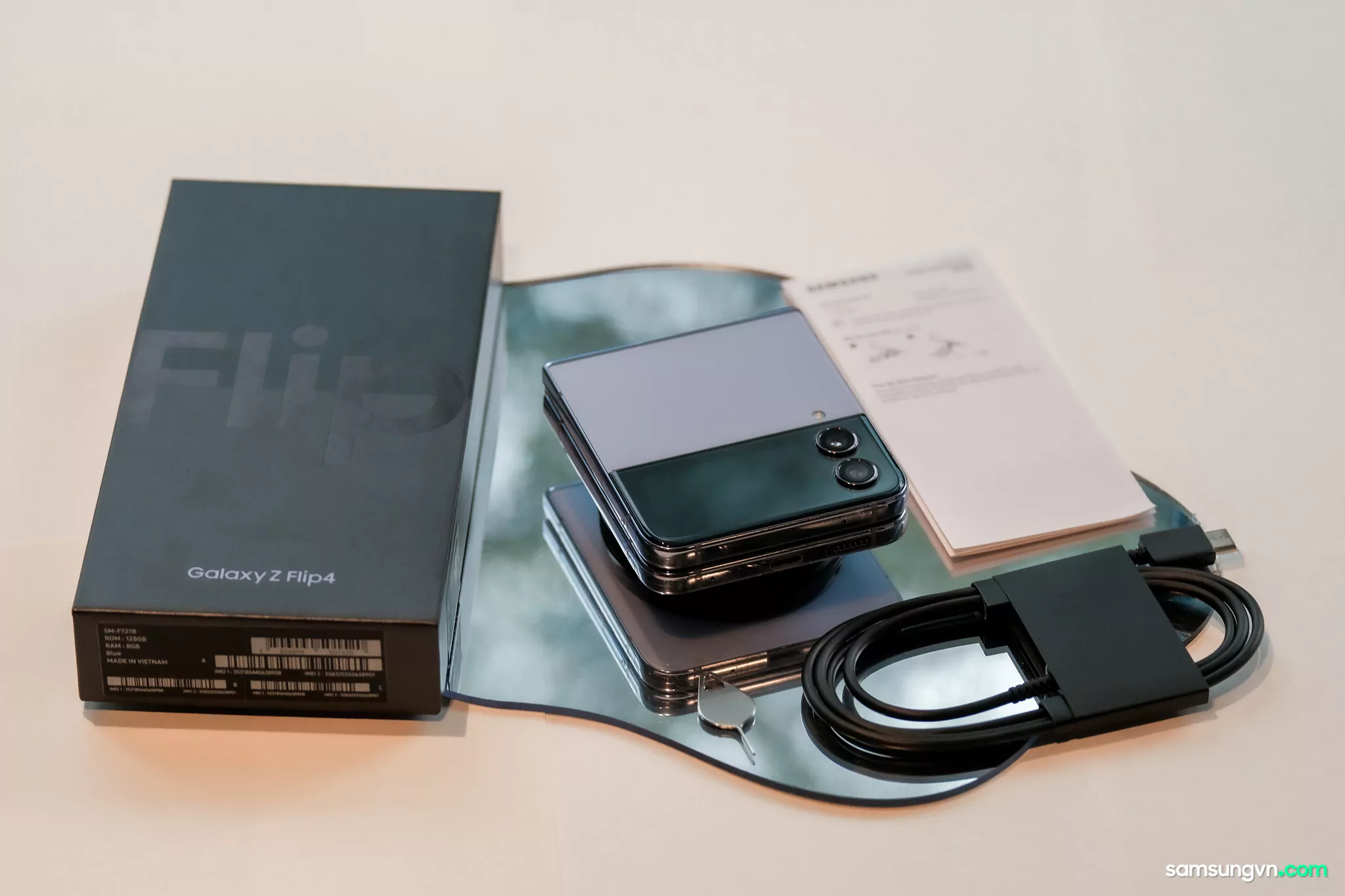 Unboxing-Galaxy-Z-Flip4-samsungvn.com-71.jpg