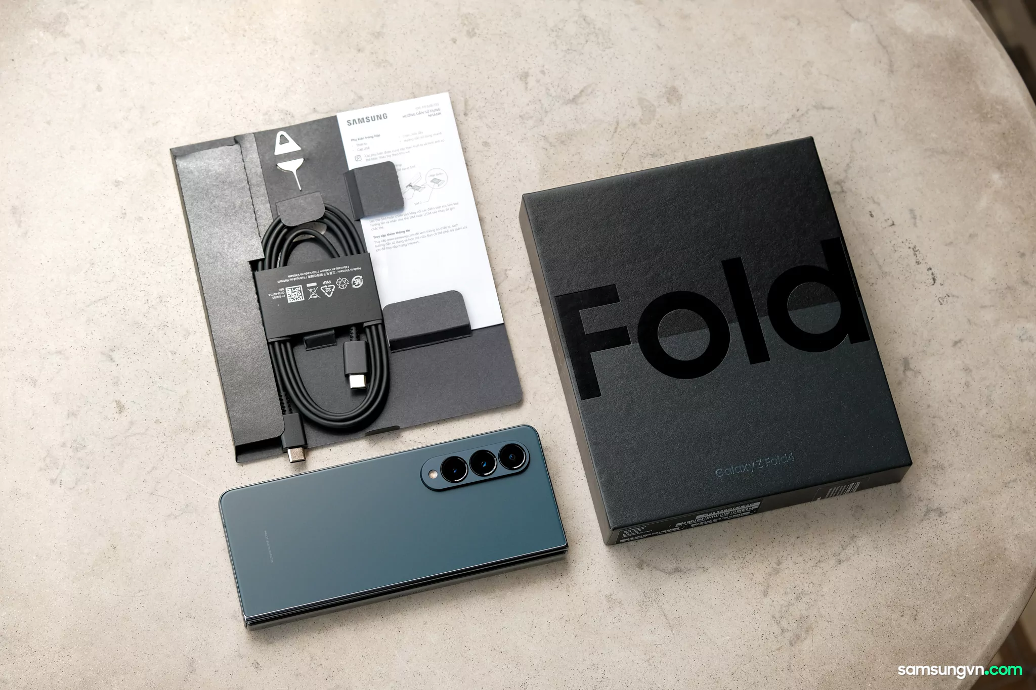 Unboxing-Galaxy-Z-Fold4-samsungvn.com-3.jpg