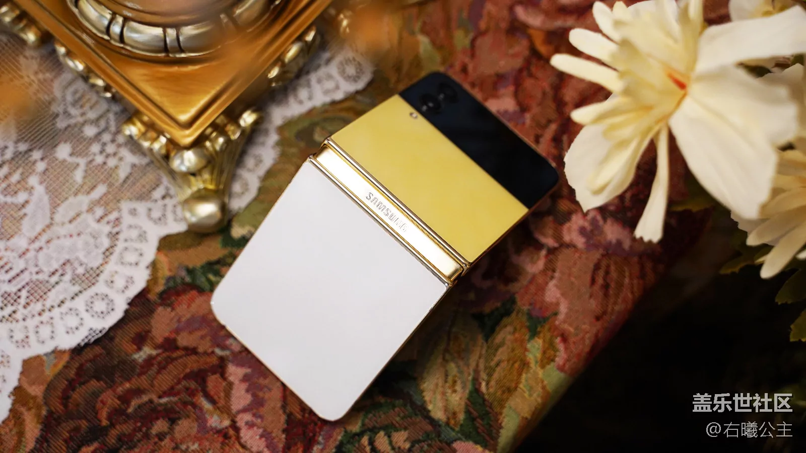 Galaxy-Z-Flip4-BESPOKE-Edition-samsungvn.com-1.jpg