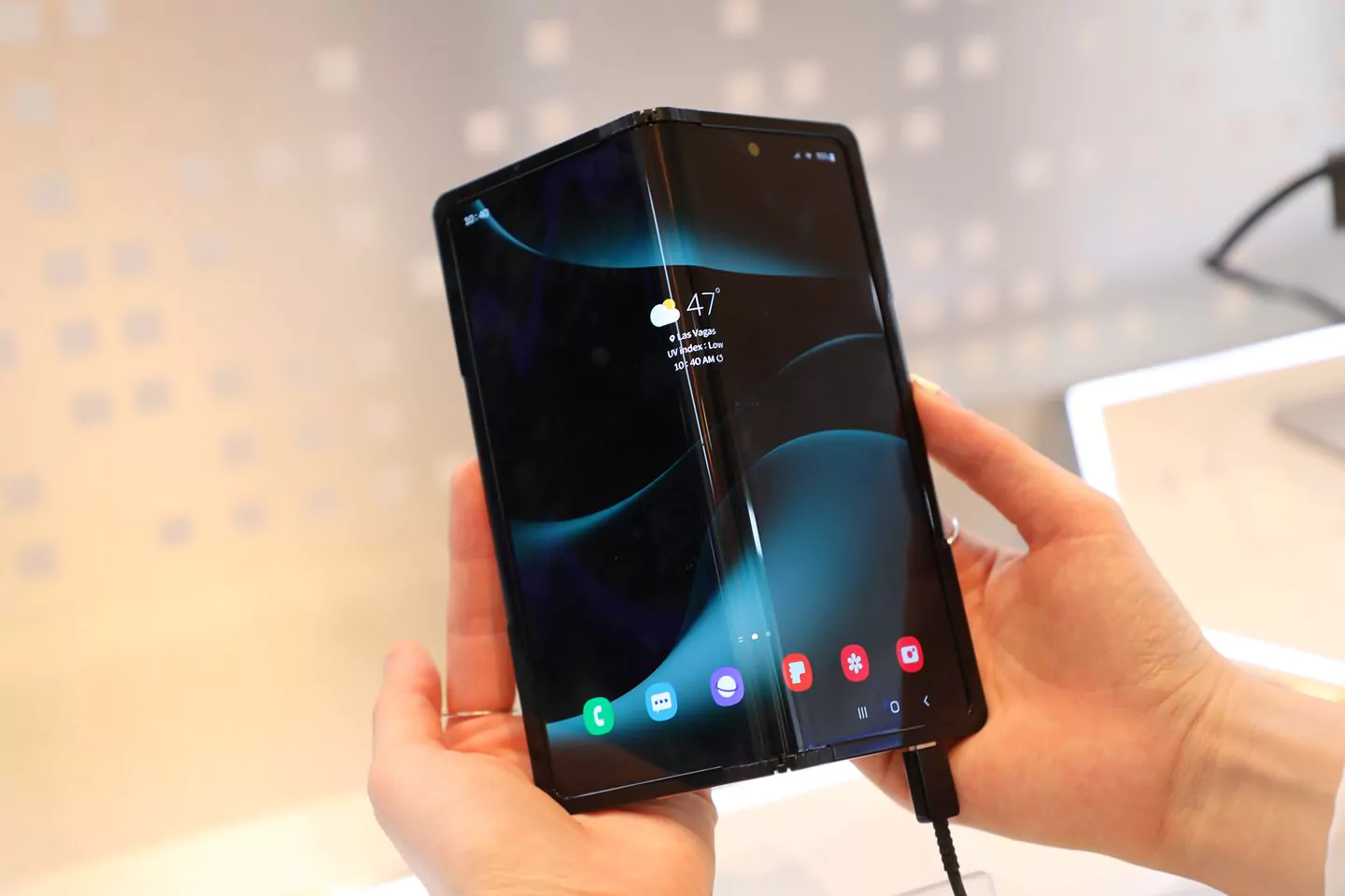 Samsung-Flex-In-Out-smartphone-gap-samsungvn.com-2.jpg