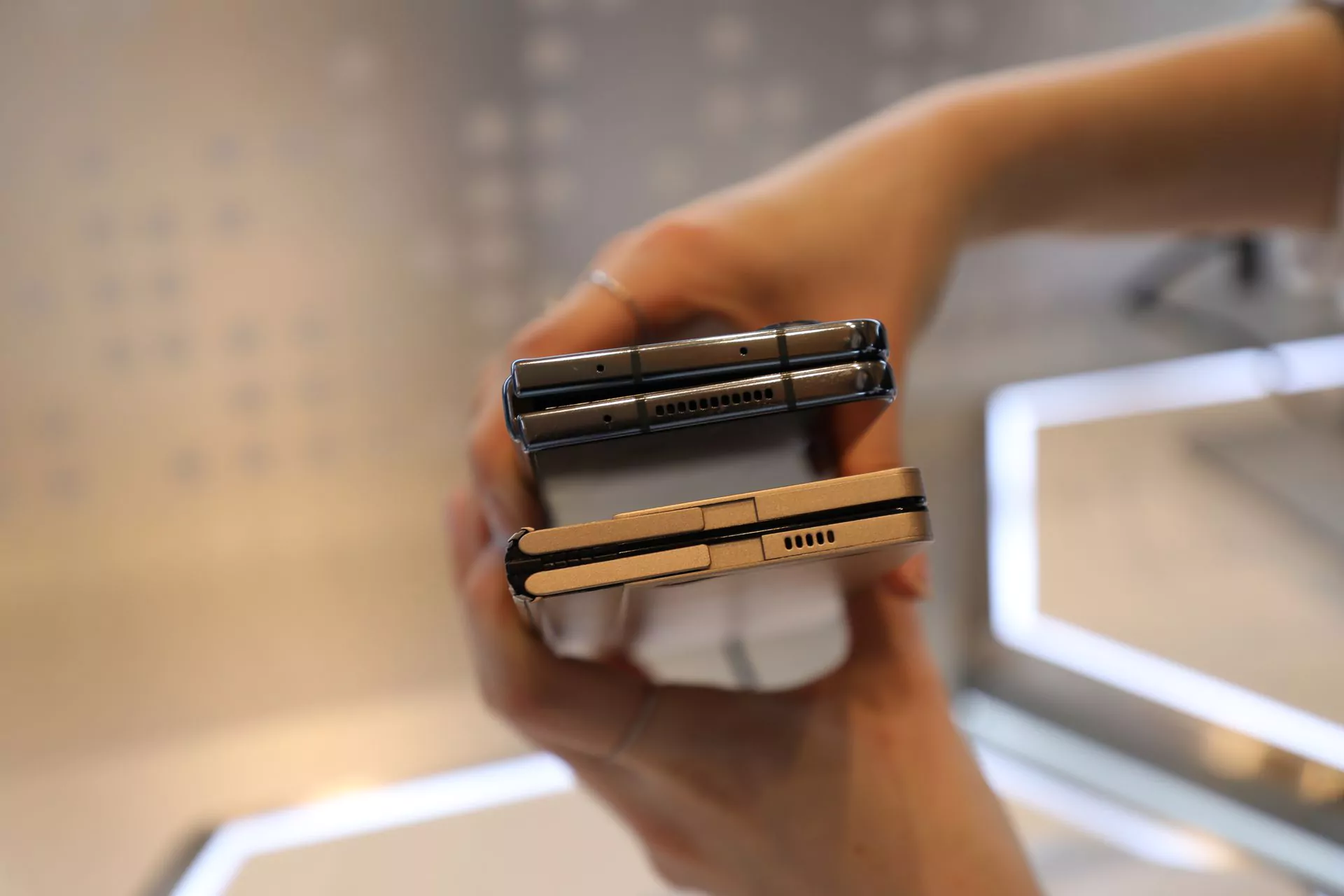 Samsung-Flex-In-Out-smartphone-gap-samsungvn.com-4.jpg