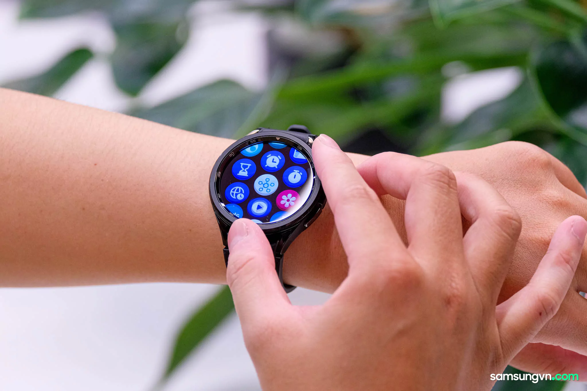 Tren-tay-Galaxy-Watch6-Series-samsungvn.com-7.jpg