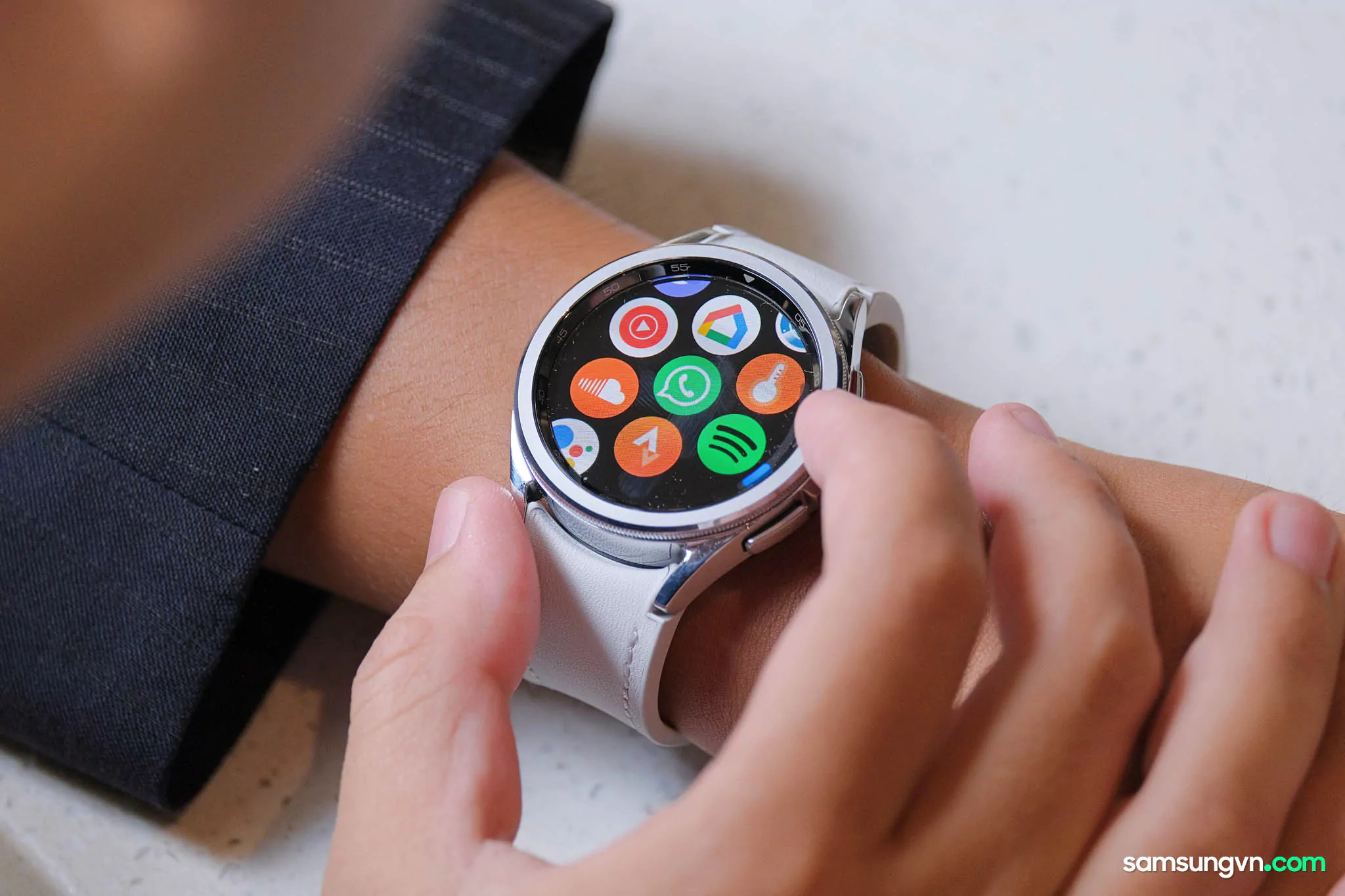 Mo-hop-Galaxy-Watch6-Classic-samsungvn.com-1.jpg
