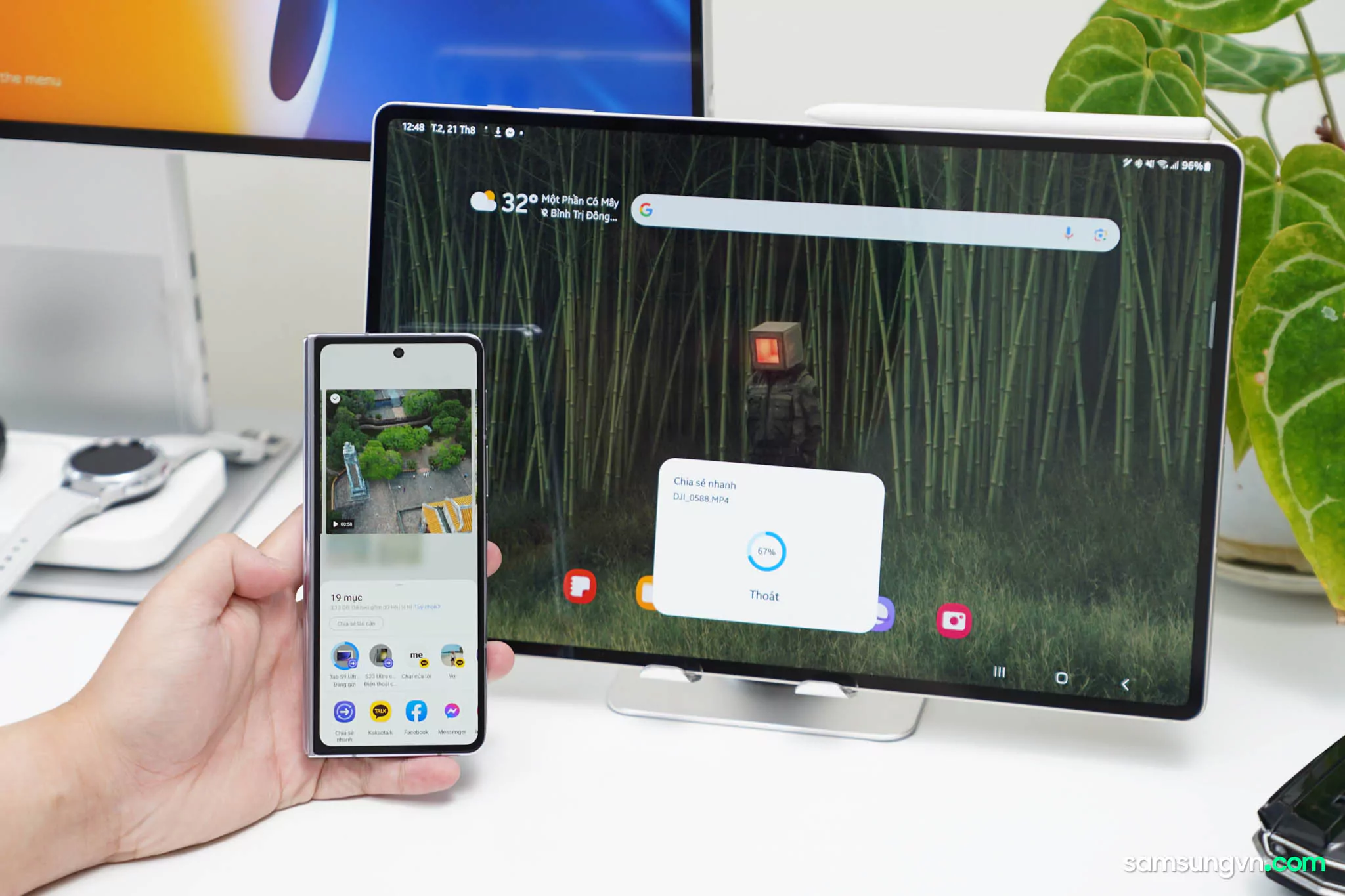 Workspace-with-Galaxy-Tab-S9-Ultra-samsungvn.com-3.jpg
