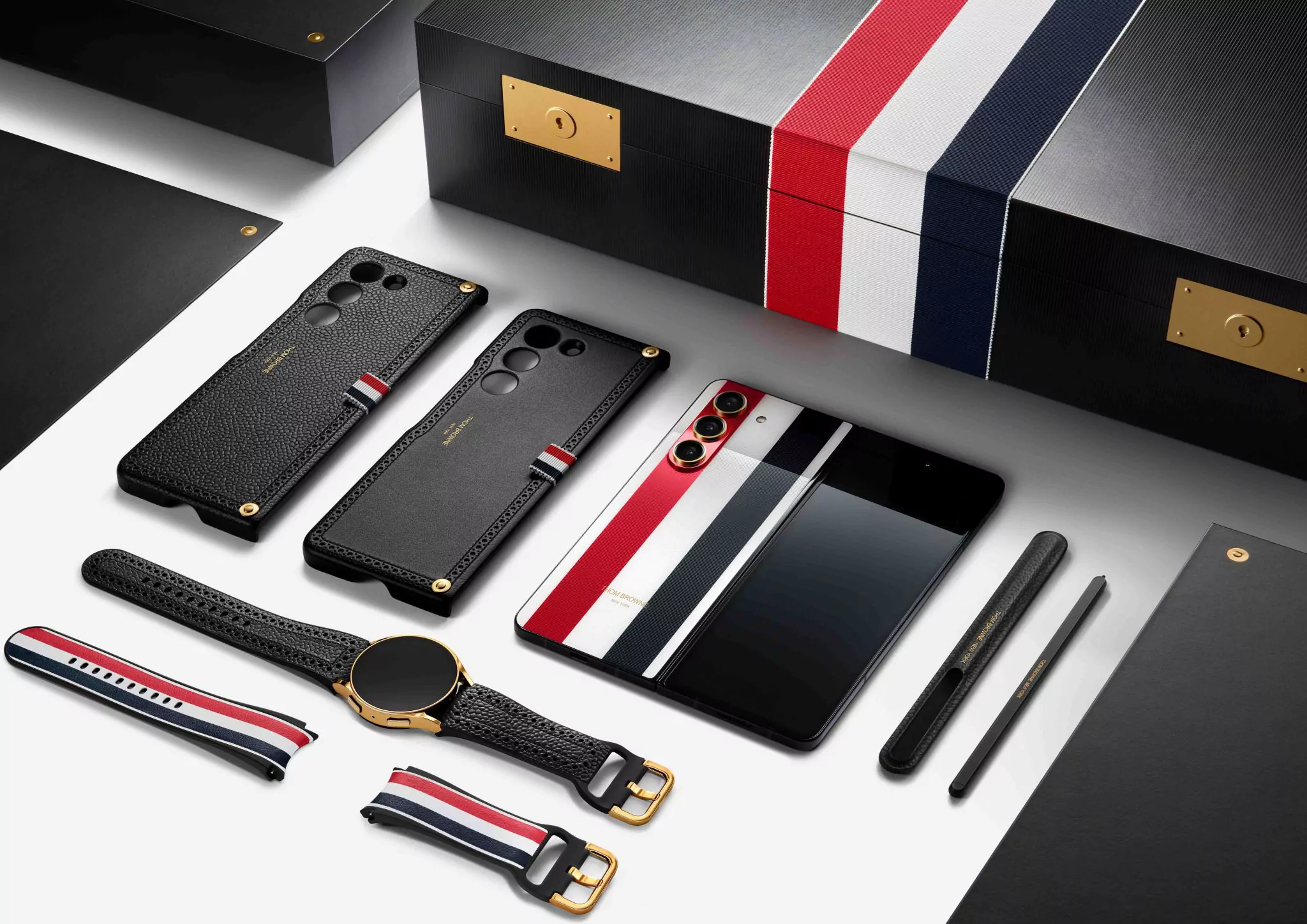 Galaxy-Z-Fold5-Thom-Browne-Edition-samsungvn.com-8.jpg