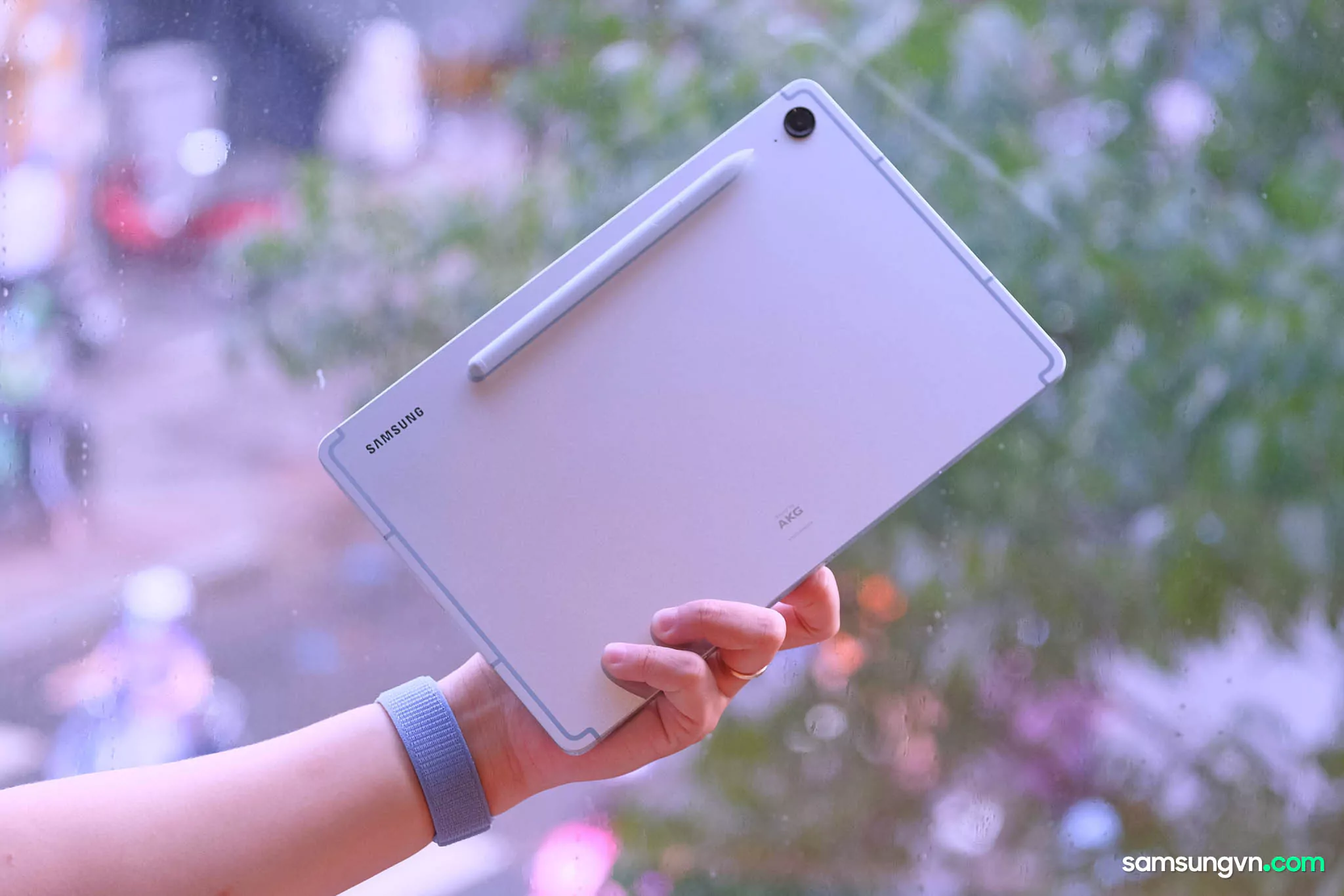 Mo-hop-Galaxy-Tab-S9-FE-Mint-samsungvn.com-10.jpg