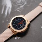Galaxy Watch được chế tác như những sản phẩm đồng hồ cao cấp truyền thống với khung là thép không gỉ chắc chắn