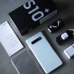 Toàn bộ trong hộp: Galaxy S10+, cục sạc, cáp sạc USB TypeC, tai nghe AKG mới, USB OTG, sách HDSD, que chọc sim, và ốp lưng trong suốt