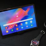 Máy có màn hình Super AMOLED 10,5 inch (độ phân giải 2.560 × 1600 pixels). Với kích thước cùng tấm nền tối ưu cho giải trí này, Tab S5e chắc chắn sẽ như 1 chiếc rạp chiếu phim thu nhỏ tại gia :p