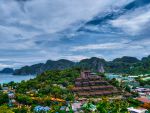 Resort ở Phi Phi có rất nhiều thể loại khác nhau, cũng như mức giá. Nhưng nhìn chung là sẽ cao hơn so với khi đi du lịch ở những nơi khác ở Thái Lan