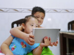 Hoặc trở thành để cho trẻ em xem video học tập, giải trí đơn giản, an toàn với Kids Home. Nhưng nhớ phải có thời gian giới hạn cho trẻ em nhe! svg+xml,%3Csvg%20xmlns%3D%22http%3A%2F%2Fwww.w3.org%2F2000%2Fsvg%22%20width%3D%22150%22%20height%3D%22113%22%20viewBox%3D%220%200%20150%20113%22%3E%3C%2Fsvg%3E