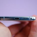 Và như những tin đồn, Note10 series năm nay không còn jack tai nghe 3.5mm. Nhưng các bạn đừng lo, Samsung tặng 1 chiếc tai nghe AKG kết nối USB TypeC và jack chuyển từ C đến jack 3.5mm