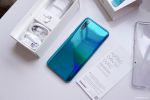 Trong hộp có gì: chiếc máy A30s, củ sạc nhanh 15W, cáp sạc USB TypeC, tai nghe, sách HDSD và que chọc sim. À còn có ốp lưng trong suốt dạng silicon dẻo nữa nhen!
