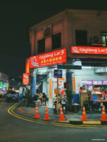 Và mình cũng đã vội check-in 1 tấm ảnh. Lúc xem live thì mấy cái bảng hiệu bị cháy sáng, nhưng sau đó rendering ảnh lại thì đẹp dị nè svg+xml,%3Csvg%20xmlns%3D%22http%3A%2F%2Fwww.w3.org%2F2000%2Fsvg%22%20width%3D%22150%22%20height%3D%22200%22%20viewBox%3D%220%200%20150%20200%22%3E%3C%2Fsvg%3E