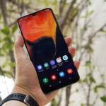 Kích thước màn hình lên đến 6.4inch nhưng A50 rất gọn gàng trong lòng bàn tay