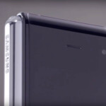 Mặt cover của sản phẩm cũng có loa thoại và camera selfie riêng